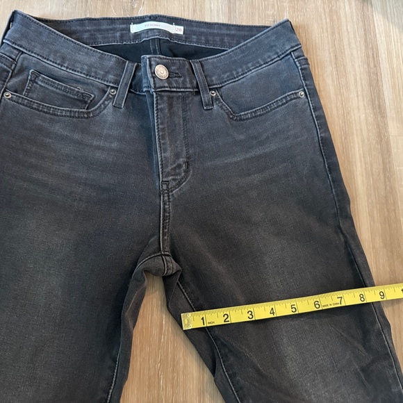 LEVI’S JEANS
711 MID-RISE SKINNY SIZE 28 
W28 L30 - Picture 7 of 10